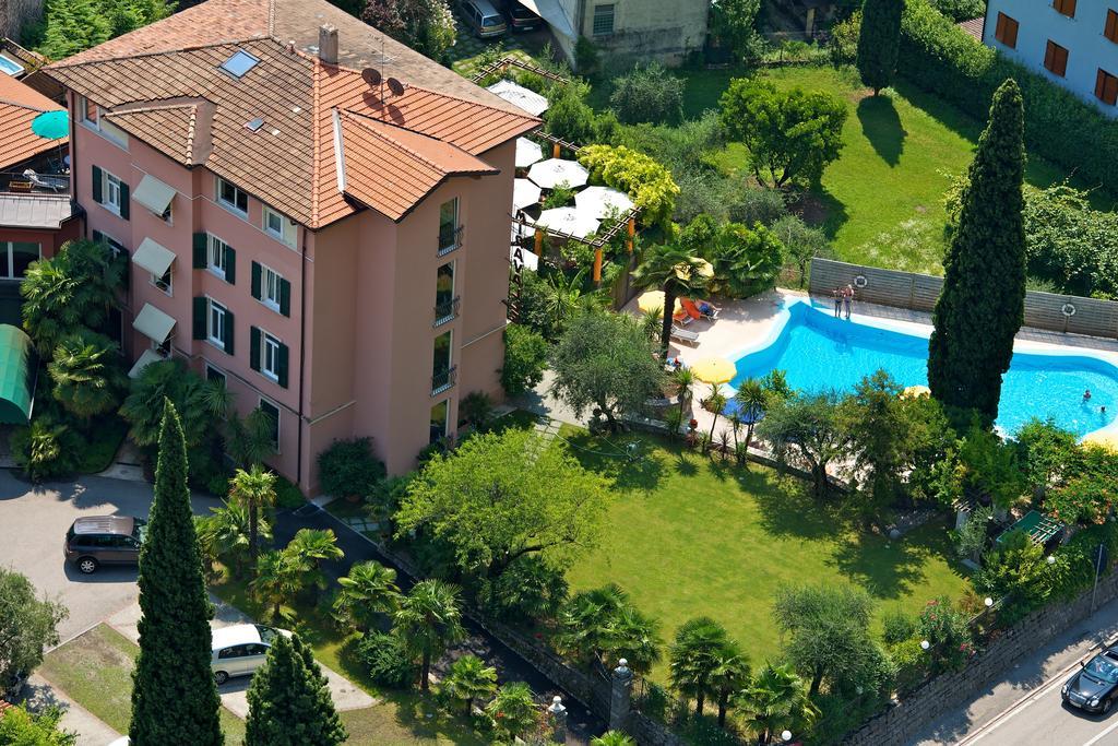 Villa Miravalle Riva del Garda Buitenkant foto