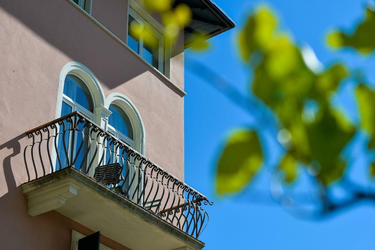 Villa Miravalle Riva del Garda Buitenkant foto